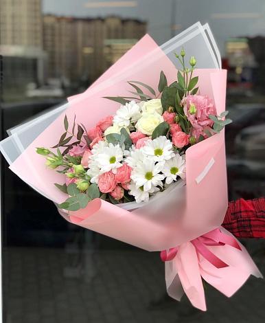 Букет цветов из: Розы, Лизиантусы и Хризантемы в Грибановском